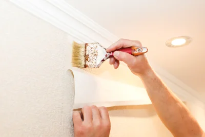 Pose de papier peint aux Mages — revêtements muraux et toiles de verre